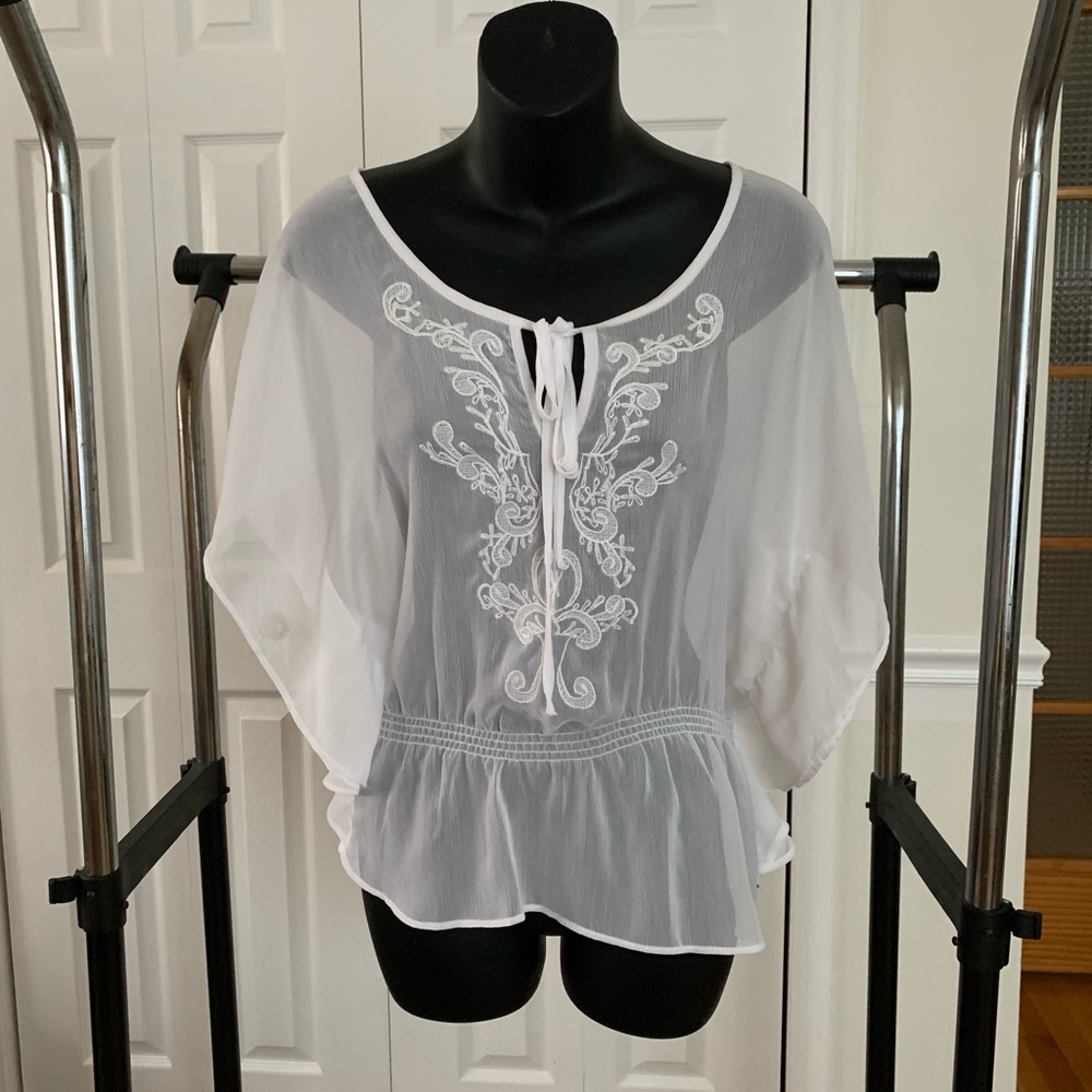 NWT CACHE’  SIZE XS BRIGHT WHITE CHIFFON BLOUSE.